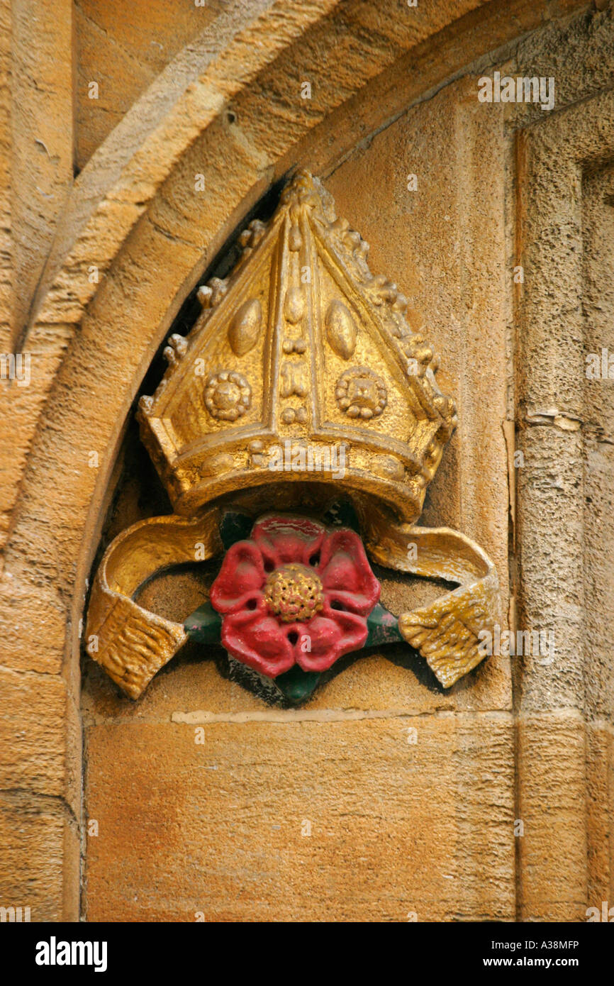 Tudor Rose und Mitre architektonische Details am Brasenose College, Oxford Stockfoto