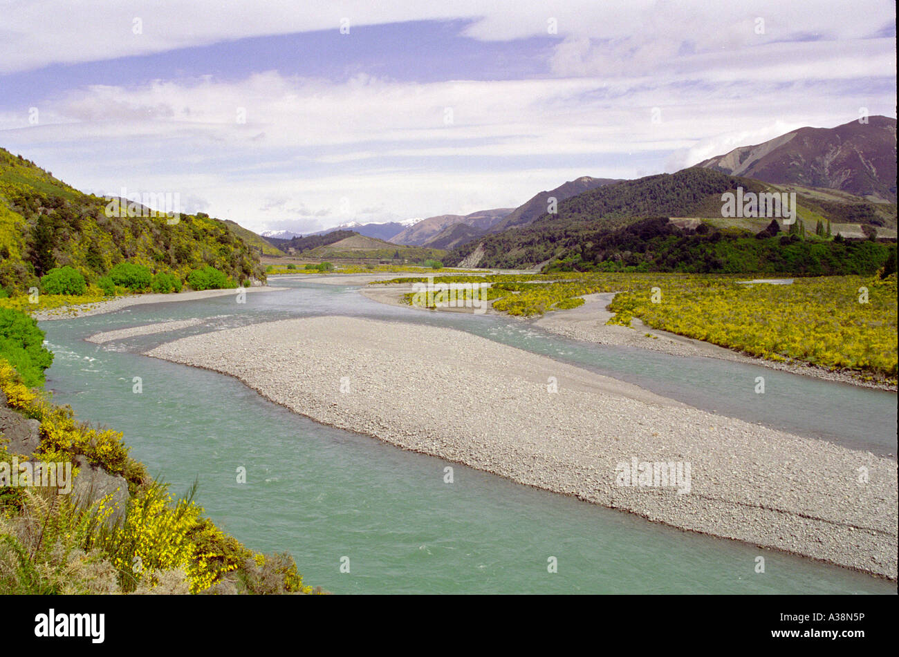 Fluss Clutha führt zu The Clyde Dam hydro electric Projekt Central Otago, Neuseeland Stockfoto