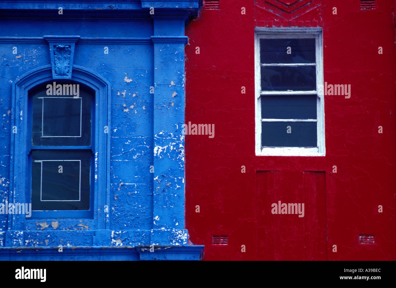 Rot und blau Windows 0215 Stockfoto