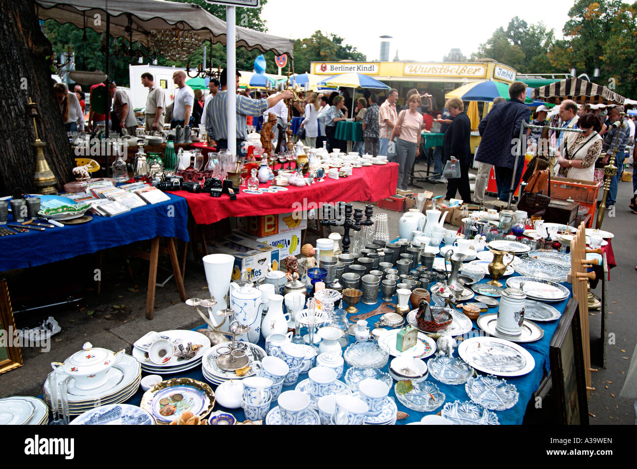 Berlin Tiergarten 17 Juni Flohmarkt Flohmarkt Stockfoto