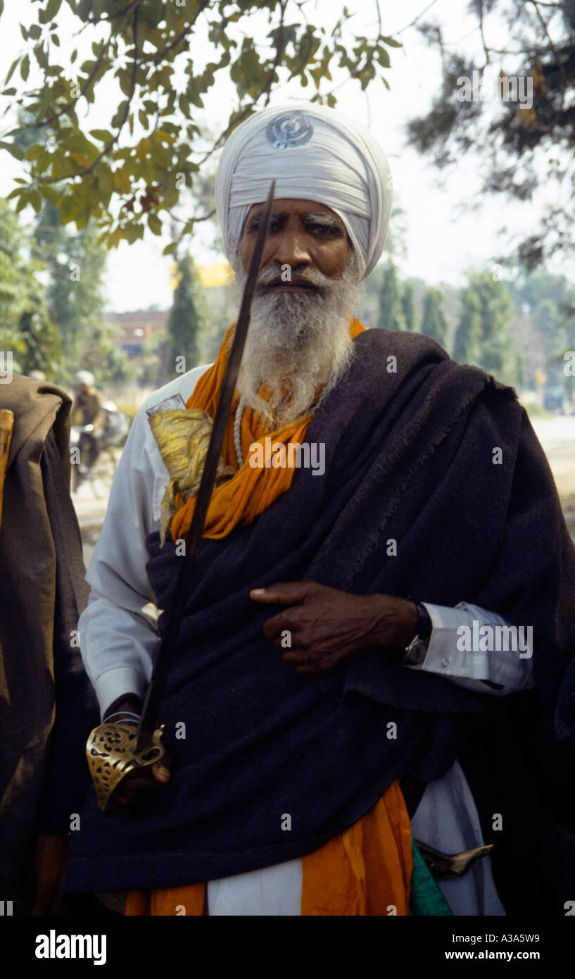 Amritsar India Nihang & Straight Khanda (Schwert) Sikh Warrior Stockfoto