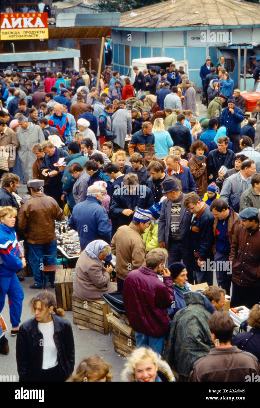 Ekaterinberg Russland Schwarzmarkt Massen von Menschen Stockfoto