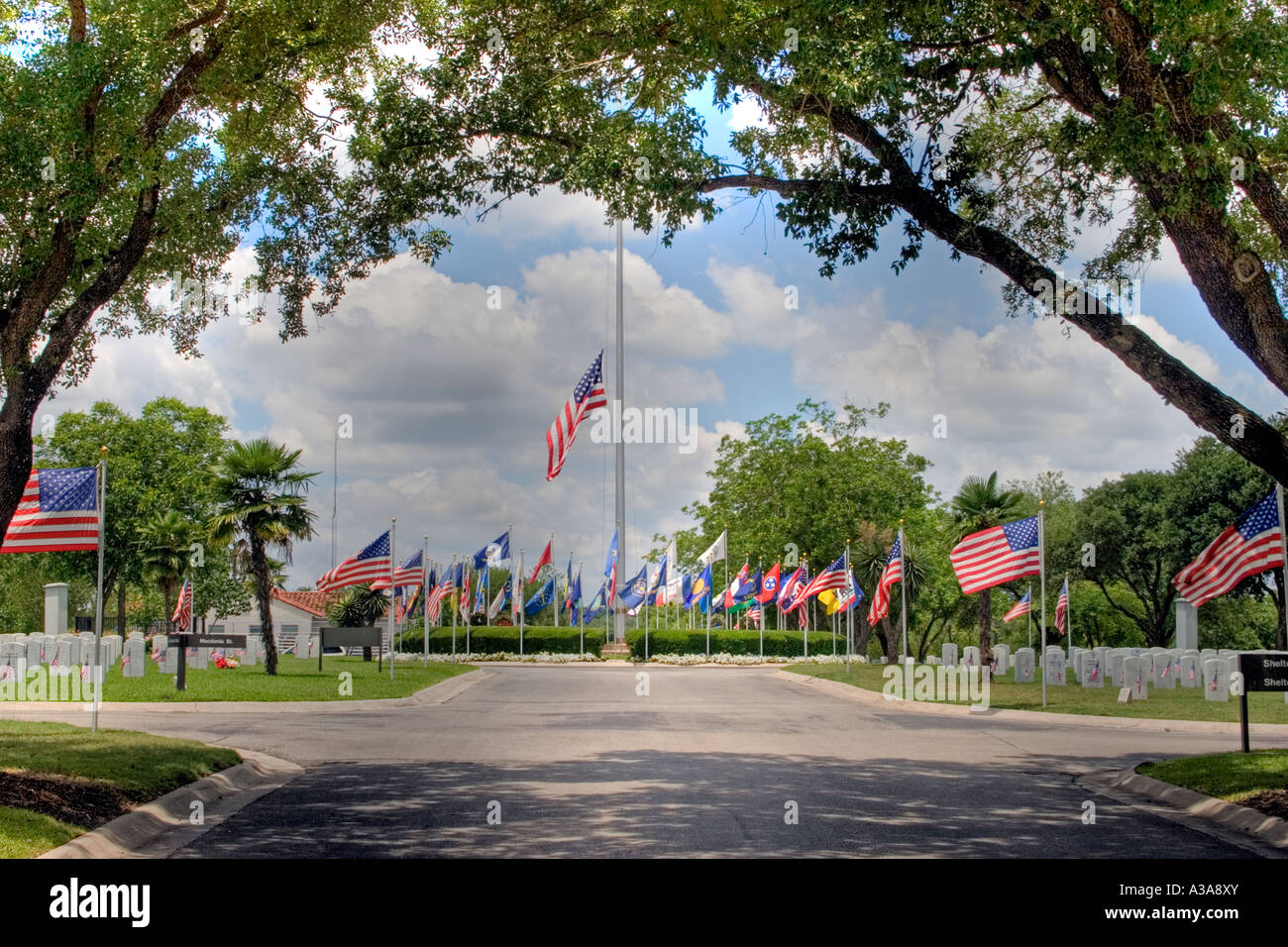 Fort Sam Veteranen Friedhof Fahnen Stockfoto