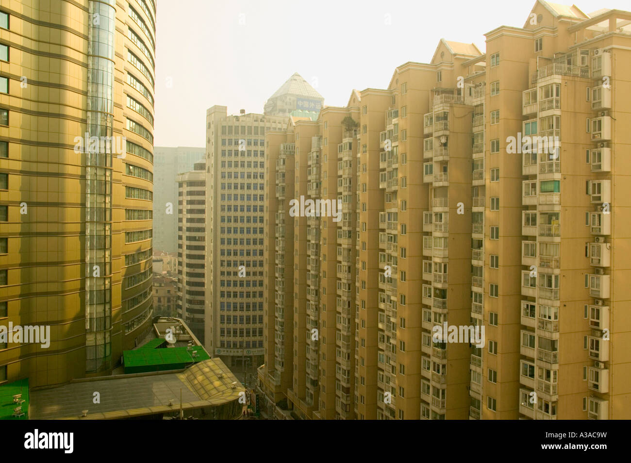 Hoher Anstieg der Apartment-Komplex, Shanghai, China Stockfoto