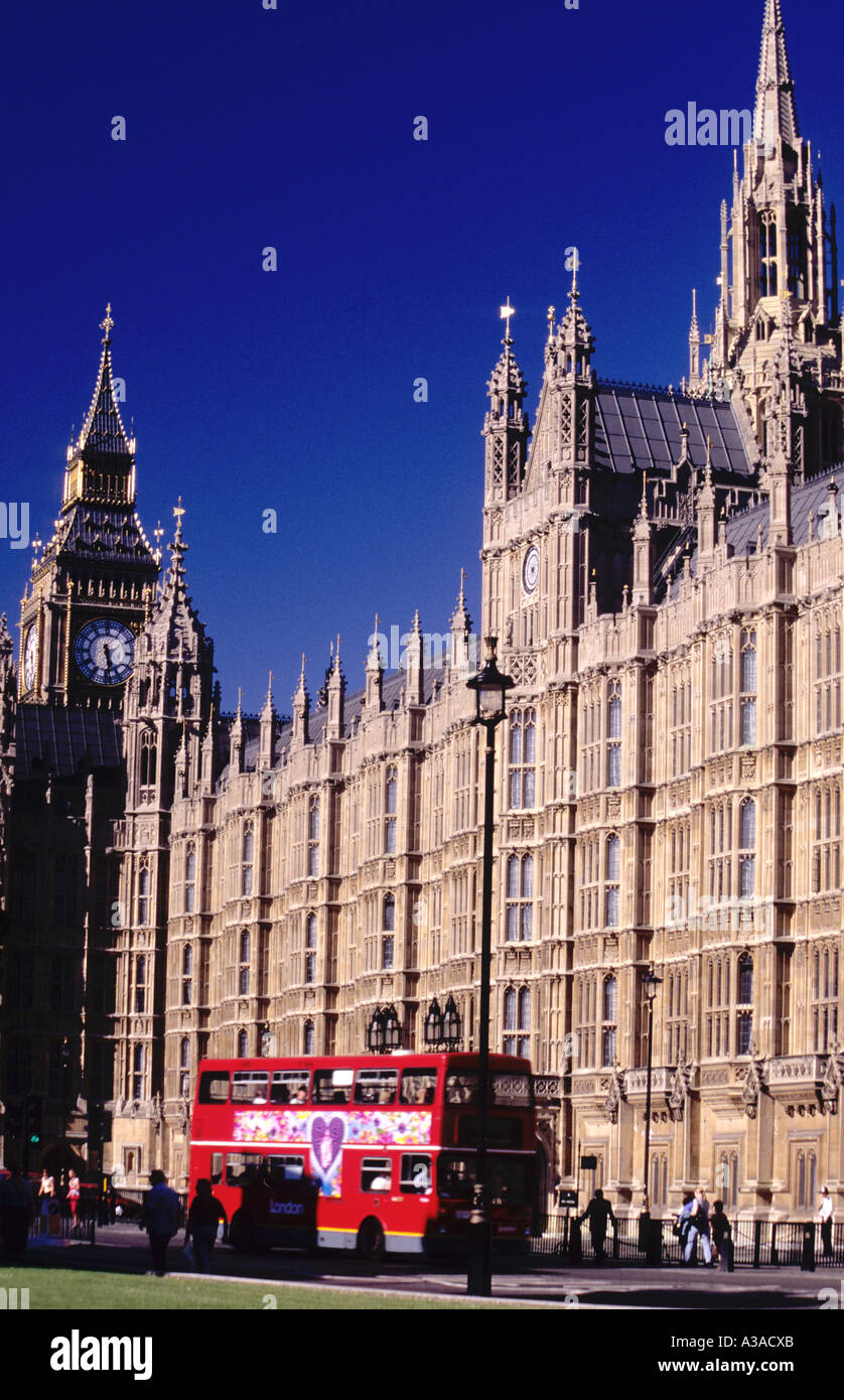 Houses of Parliament, Big Ben und London bus Stockfoto