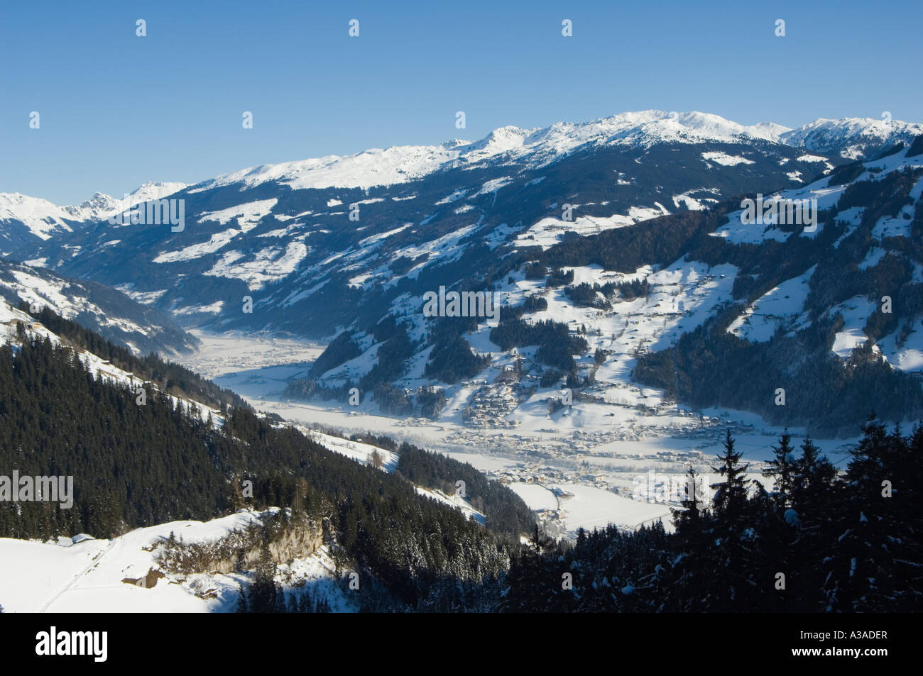 Stadt von Mayrhofen Skigebiet Zillertal Valley Tirol Österreich ...