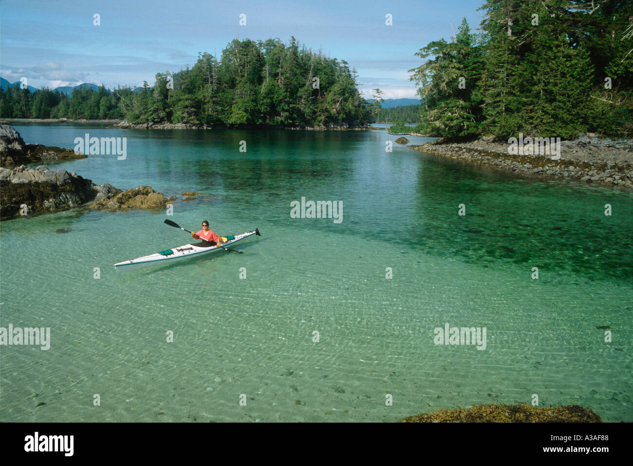 See-Kajak, Barkley Sound, Broken Group Islands, BC, Kanada, Westküste von Vancouver ist, ausgezeichnete Kajak. Stockfoto