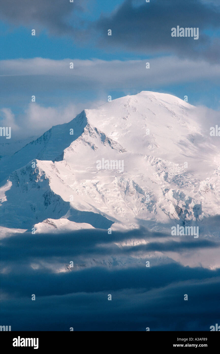 Denali National Park, Denali, Mt McKinley Alaska USA North Face Clearing Sturm hoch auf dem Berg dunkle Wolken Neuschnee Stockfoto