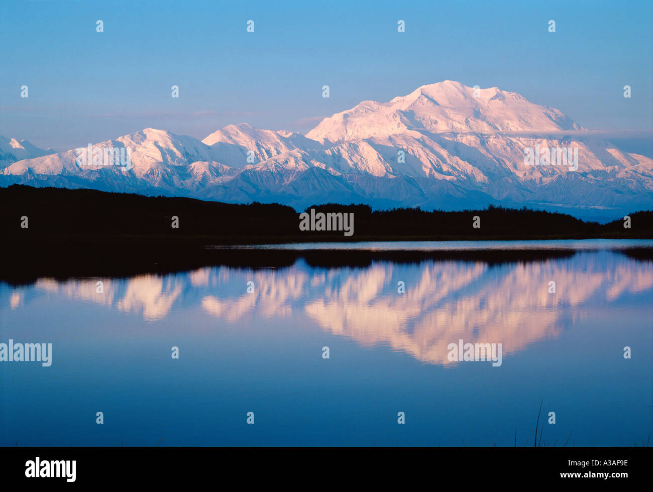 Denali, Denali National Park, Alaska, USA, Mt McKinley und die Alaska Range Reflexion, Symbol of Alaska, Spiegelbild Stockfoto
