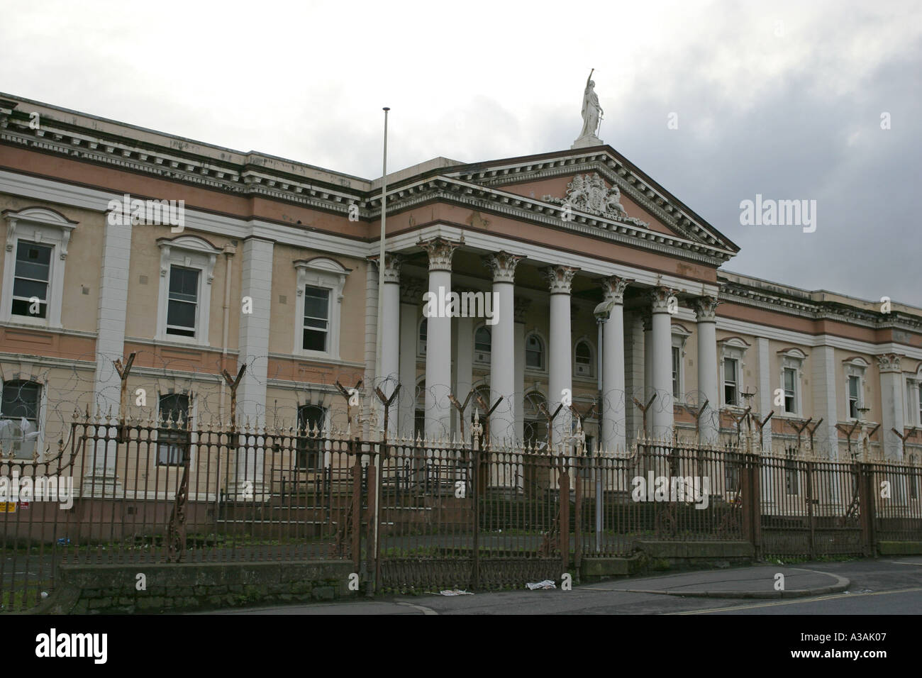 Website des ehemaligen Crumlin Straße Gerichtsgebäude North Belfast Nordirland Stockfoto