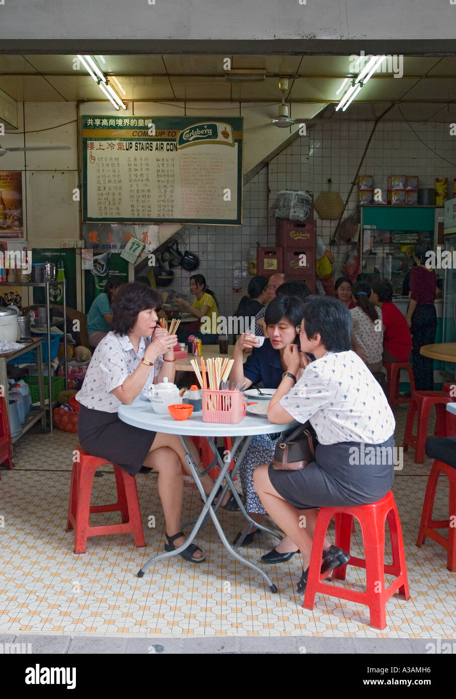 Frauen trinken Tee in Kuala Lumpur café Stockfoto