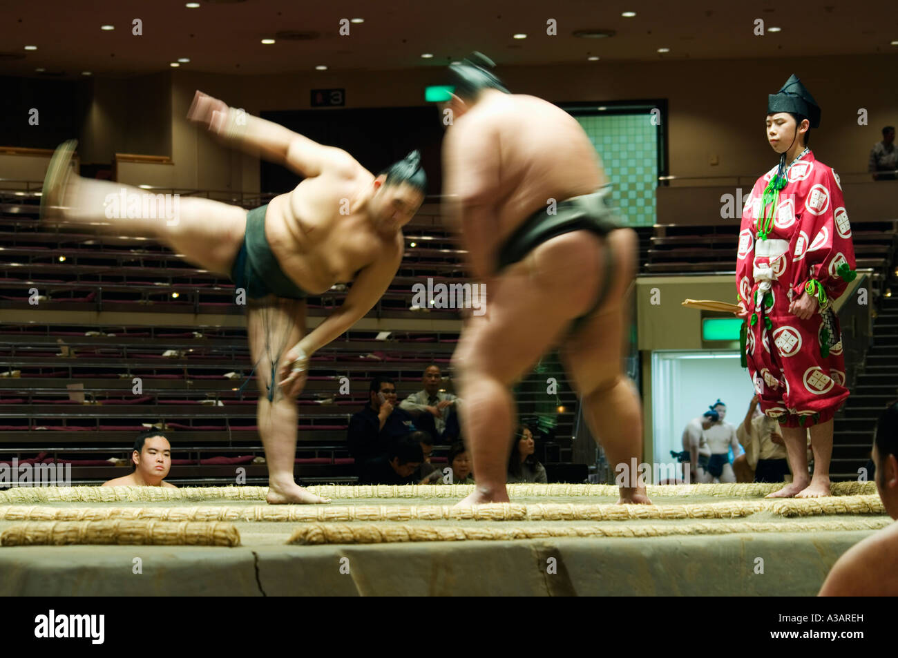 Sumo-Ringer prematch Ritual Grand Taikai Sumo Wrestling Turnier Kokugikan Halle Stadion Stockfoto