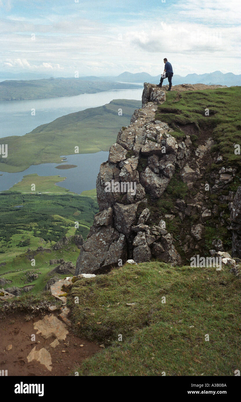 Eine hohe Walker auf Trotternish Ridge Isle Of Skye Schottland Stockfoto