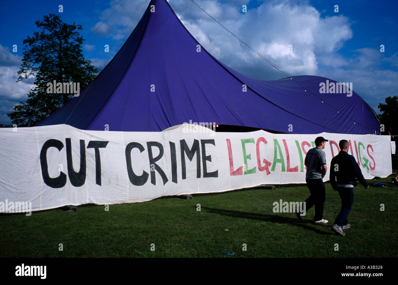 Botschaft an die Politiker auf dem Cannabis-Festival in Brockwell Park London Stockfoto