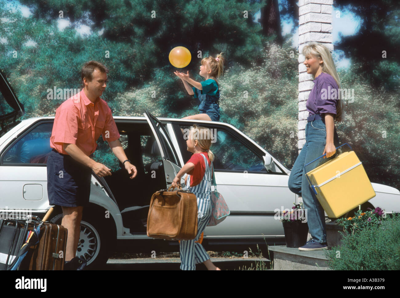 Familie Verpackung Auto für den Urlaub Stockfoto