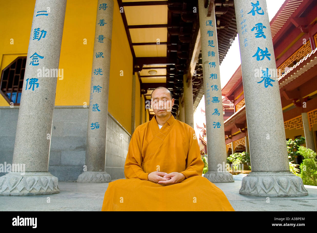 Buddhistische Tempel und Mönch Stockfoto