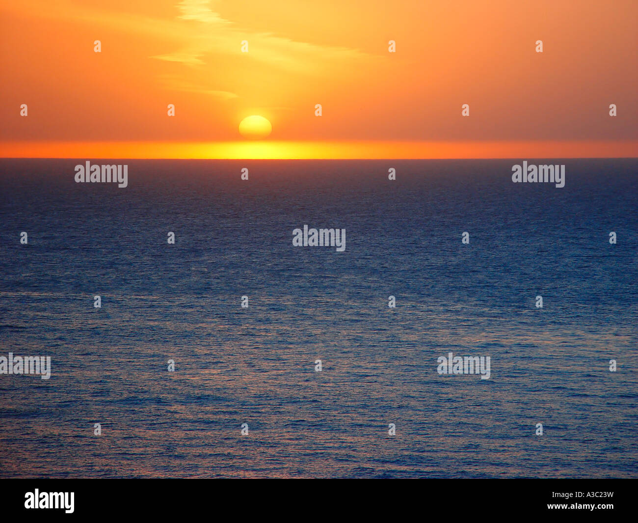 Sonnenuntergang über dem Pazifischen Ozean im südlichen Kalifornien USA Stockfoto