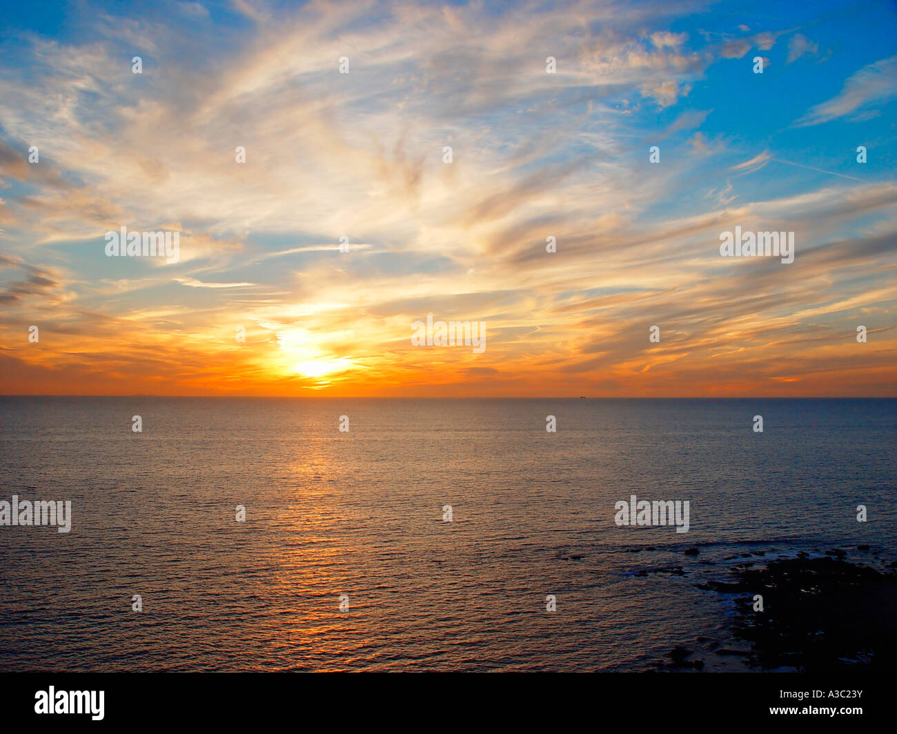 Sonnenuntergang über dem Pazifischen Ozean im südlichen Kalifornien USA Stockfoto