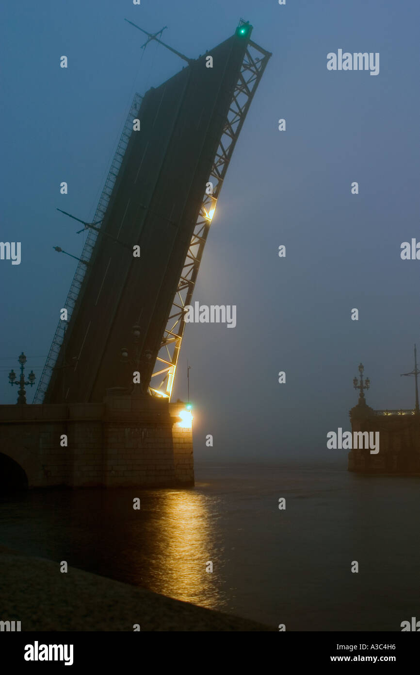 Weiße Nacht in St. Petersburg, die Trinity Bridge, Russland Stockfoto