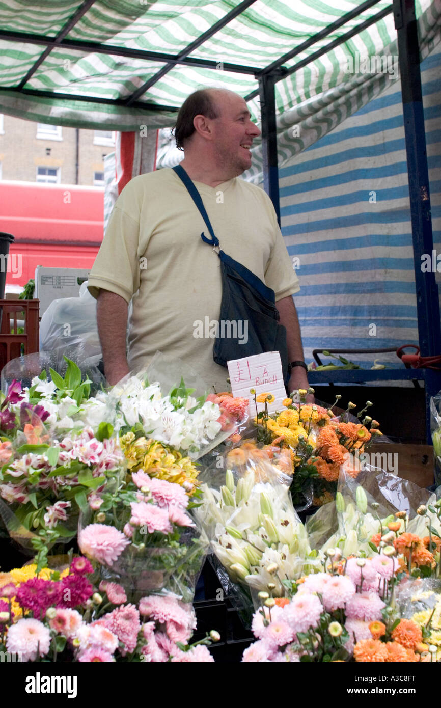 Beschäftigt, lebendige und farbenfrohe Whitechapel-Markt in Tower Hamlets East London, UK Stockfoto