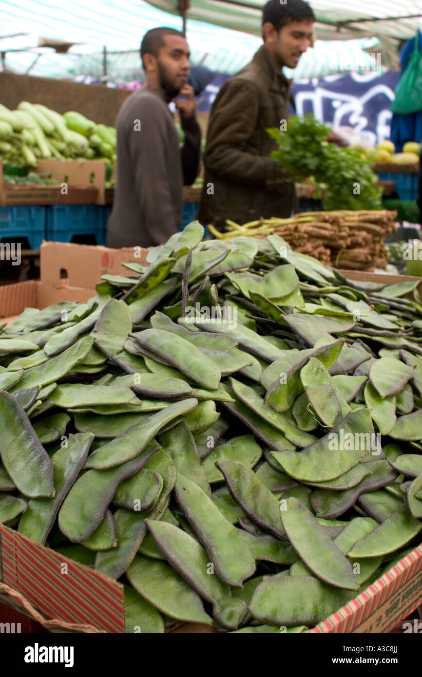 Beschäftigt, lebendige und farbenfrohe Whitechapel-Markt in Tower Hamlets East London, UK Stockfoto