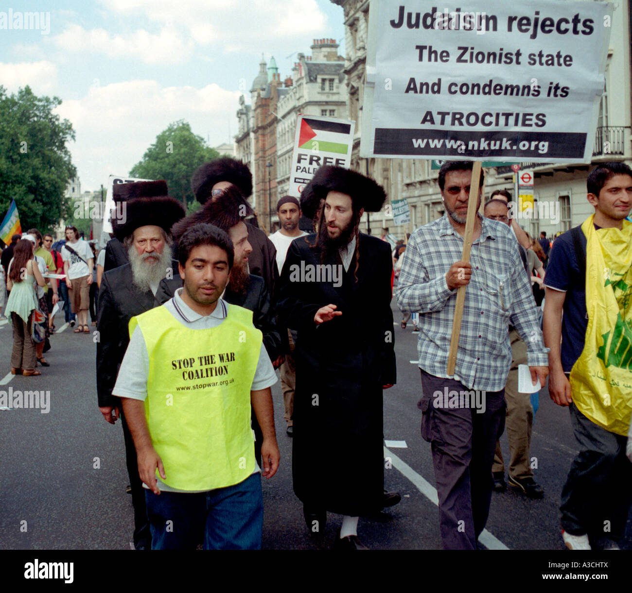 Demonstration in London gegen Angriffe Israels auf den Libanon im August 2006. Stockfoto