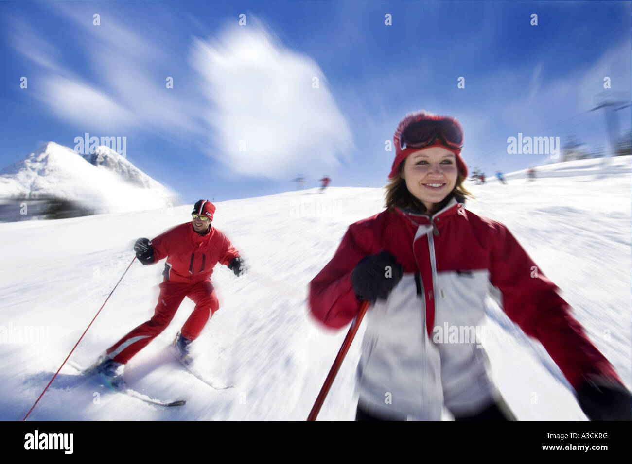 Skifahrer liefen einer Ski-Piste, Österreich, Alpen Stockfoto