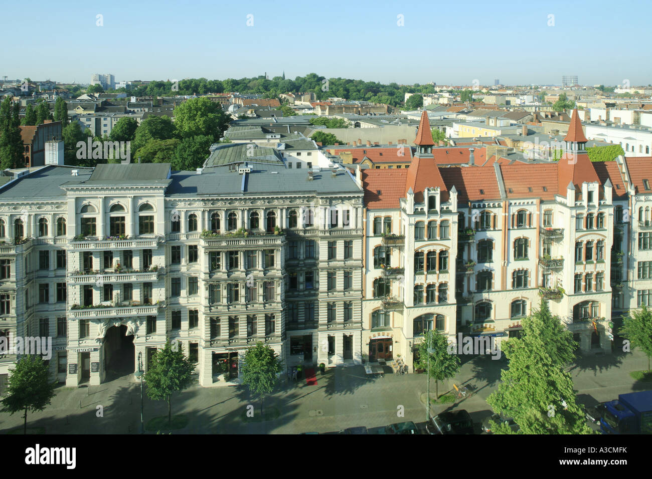 Blick vom Rathaus auf die Yorck-Straße mit dem Riemer royal Garden, Deutschland, Berlin Kreuzberg Stockfoto