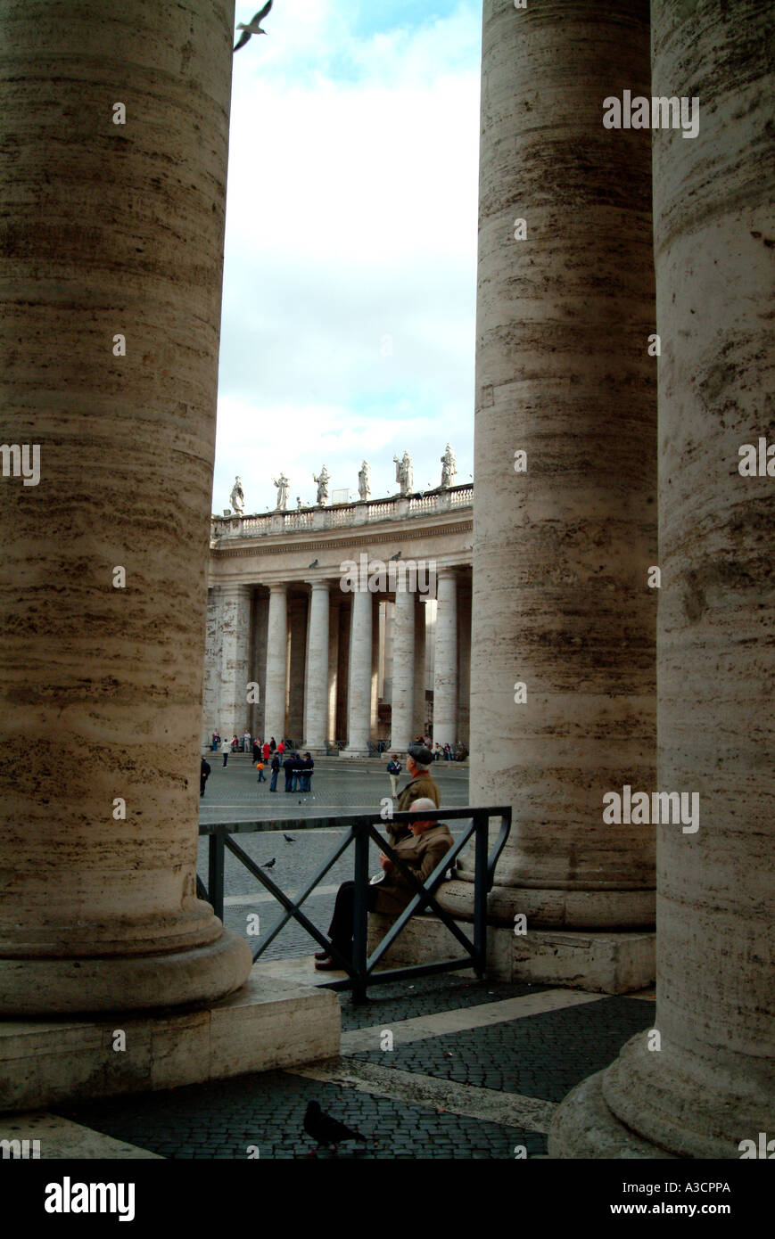 Spalten in St. Peters Platz Vatikanstadt Rom Italien Stockfoto
