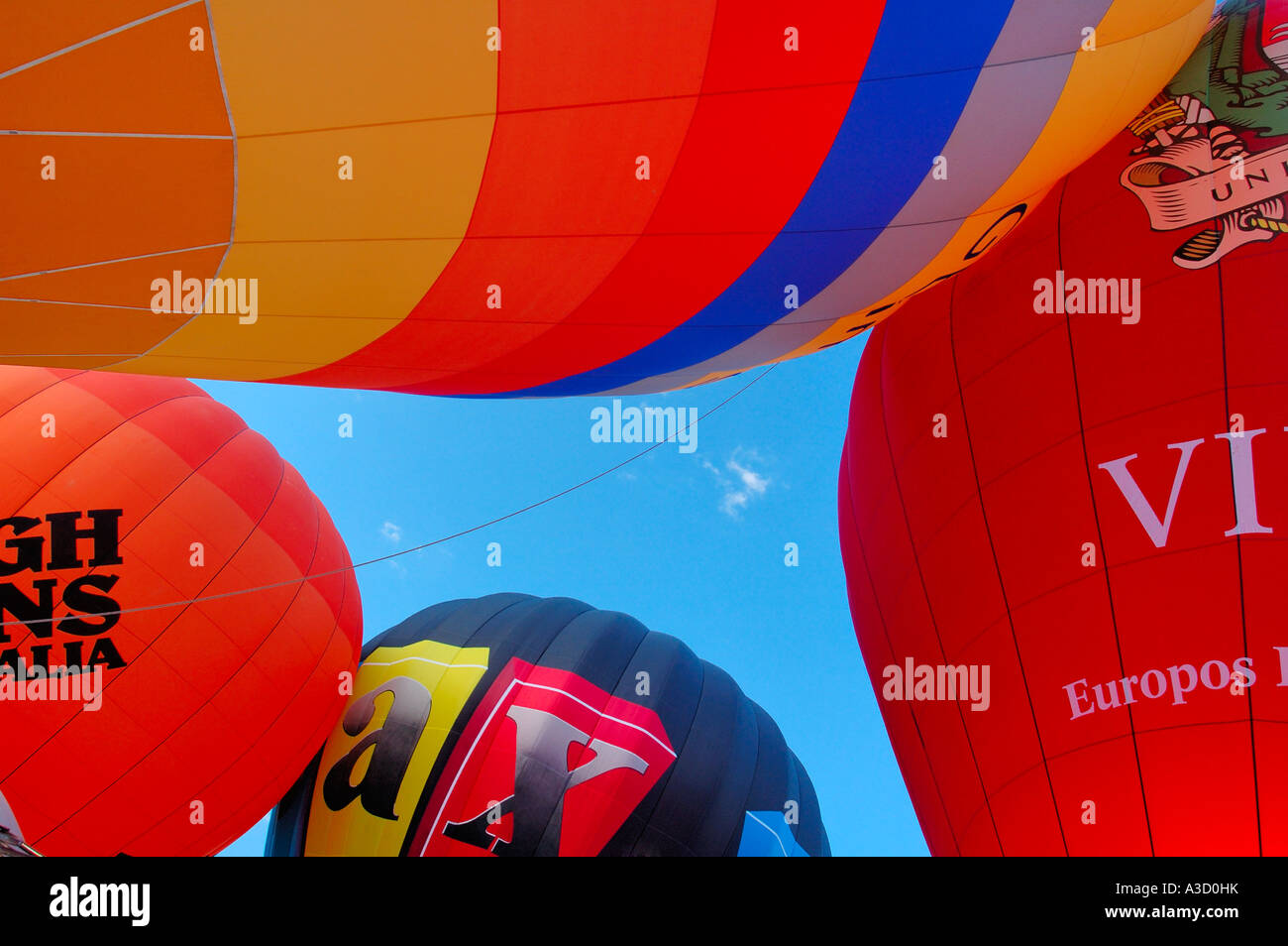 Ballons füllen den Himmel in Chateau-d ' Oex-Ballon-festival Stockfoto