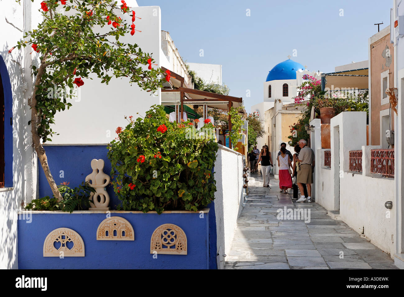 Das Dorf Oia mit seiner typisch kykladischen Architektur, Oia, Santorini, Griechenland Stockfoto