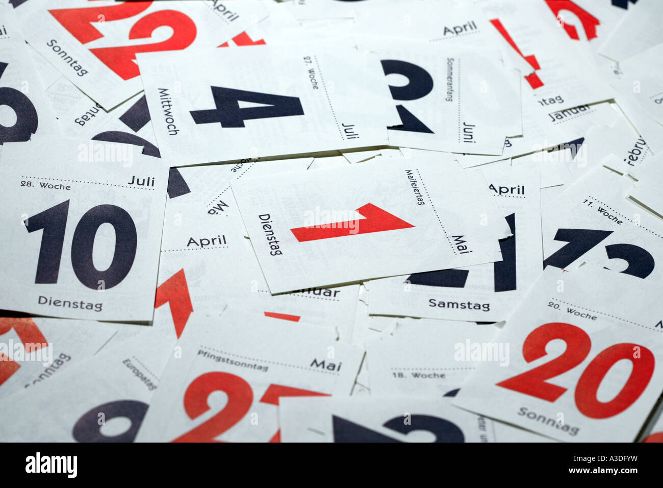 Blätter von einem Abreißkalender Stockfotografie - Alamy