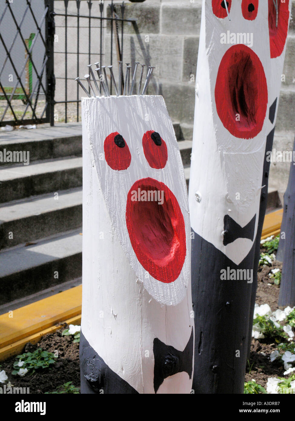 Holz schnitzen Chor Musik Gruppe abstrakte Skulptur in Ulm Deutschland Stockfoto