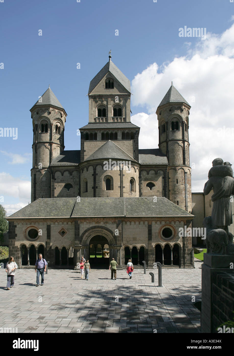 Die romanische Abtei Kirche Maria Laach in der Eifel, Rheinland-Pfalz, Deutschland Stockfoto