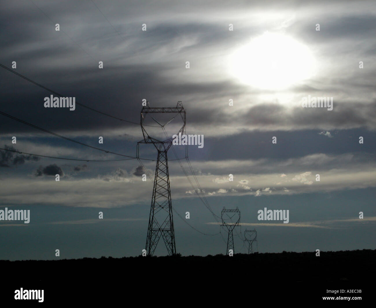 Macht Linien und Wolken eastern Washington USA Stockfoto