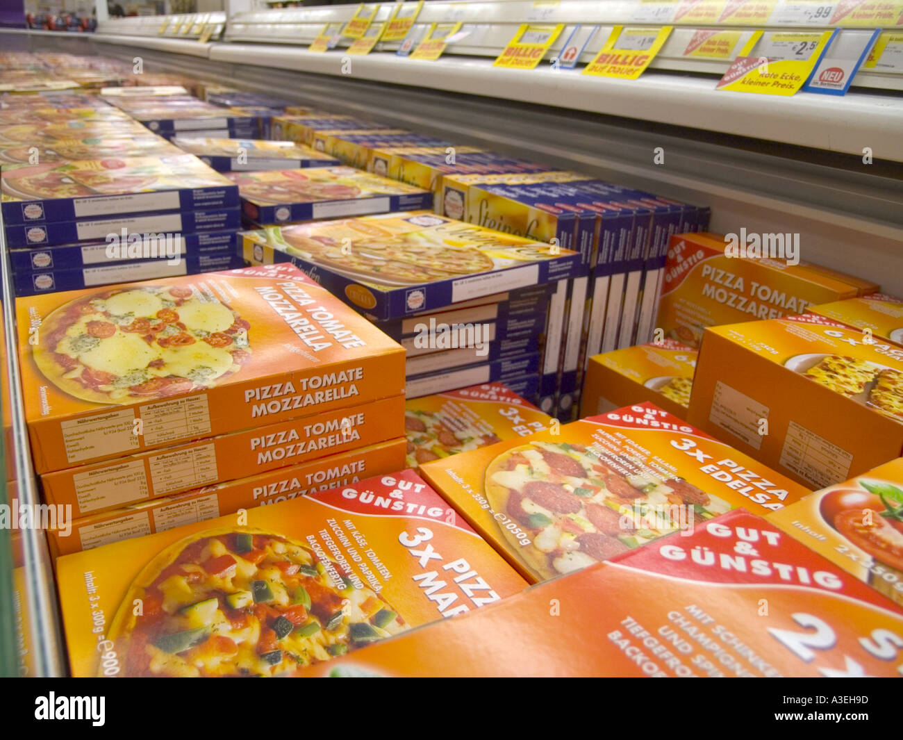 Pfannkuchen-Pizza gefrorenen Industrieproduktion Masse Regale Regal Element Produkt Konzept abstrakten Symbol Ident Symbol Lifestyle shopping Stockfoto