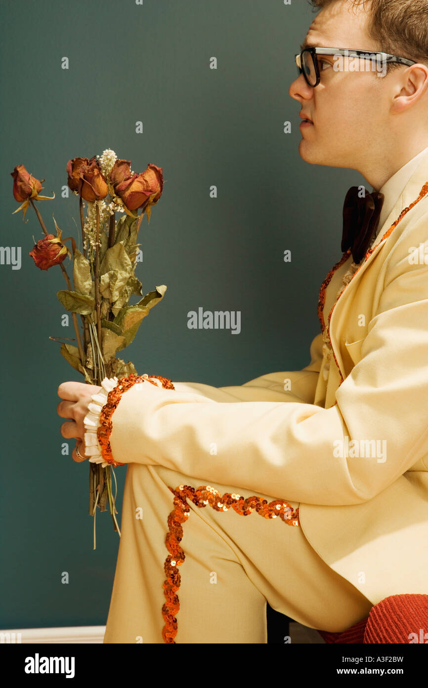 Junger Mann wartet auf ein Datum Stockfoto