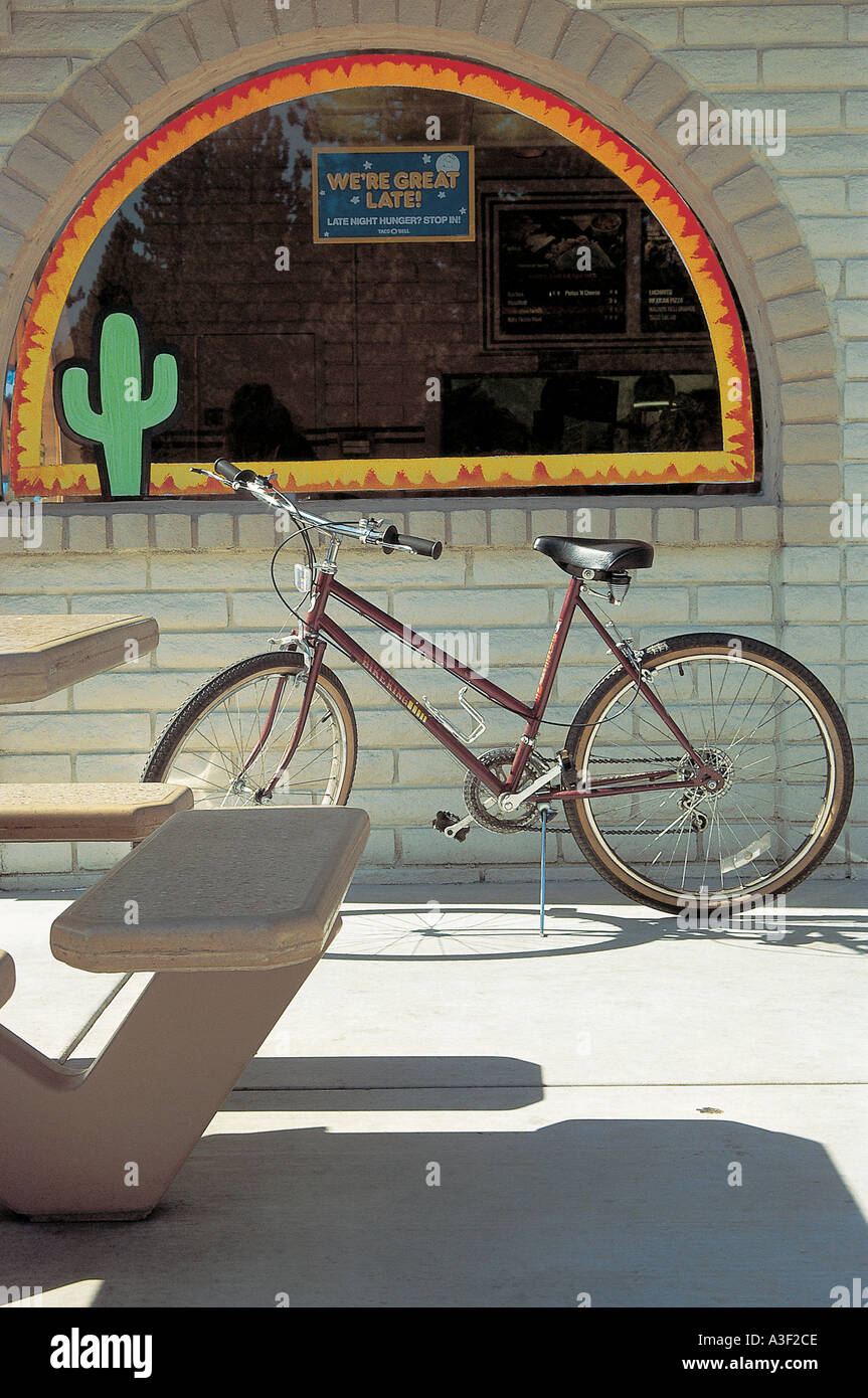 Fahrrad, Fahrrad, Pedalrad, Fahrrad, Schubrad, Fahrradständer, Fahrradständer, Fahrradständer, Fahrradständer, Fahrradständer, Fahrradständer, Fahrradausruhen, Fahrradausruhen Stockfoto