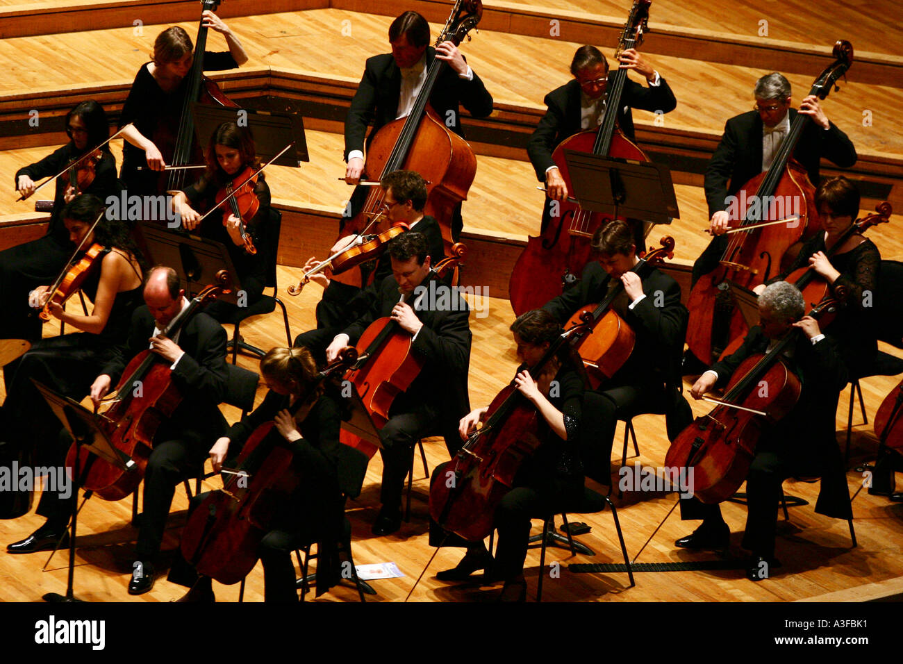Klassisches orchester Fotos und Bildmaterial in hoher Auflösung Alamy