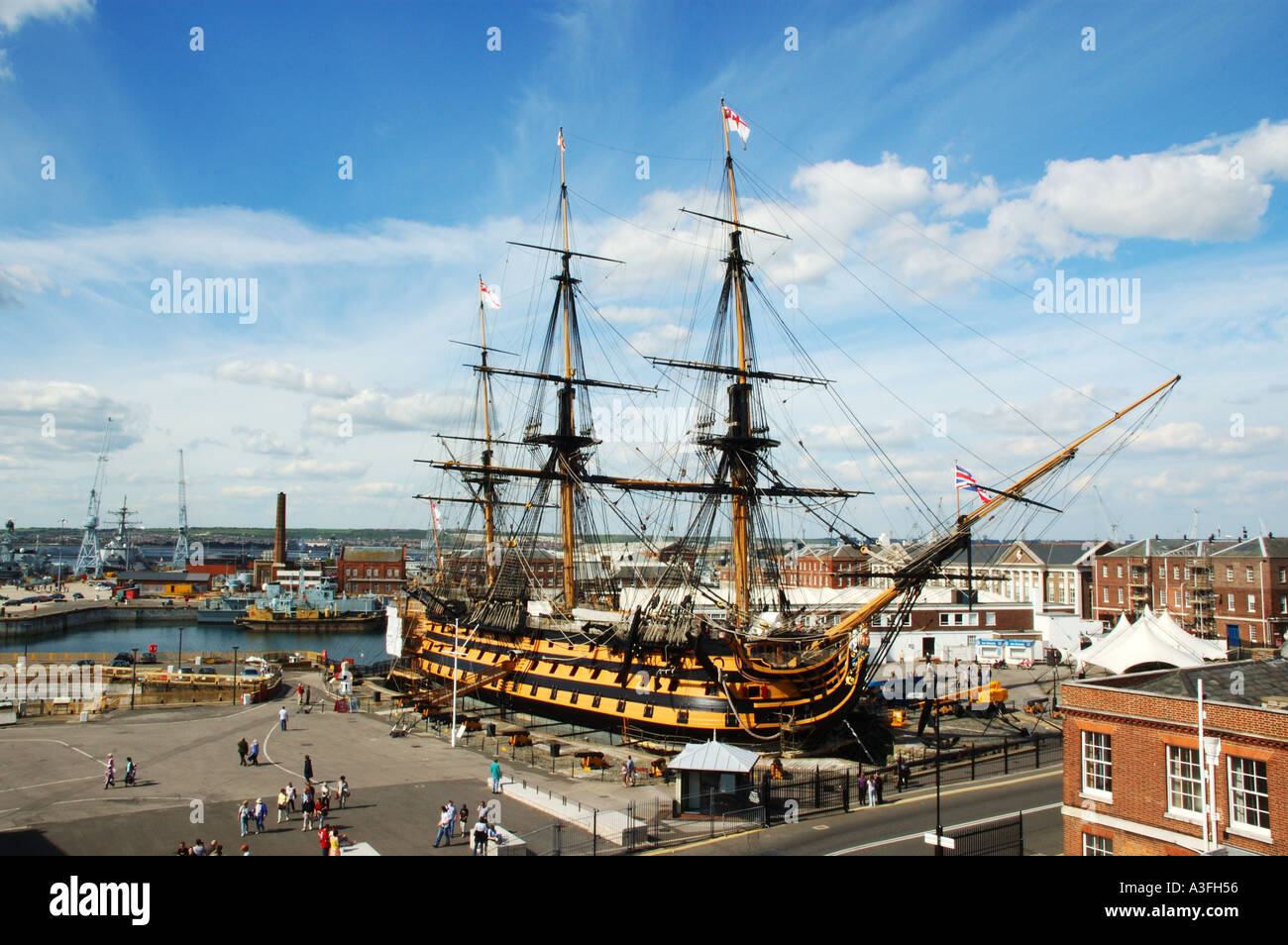 Hohe Ansicht der HMS Victory in Portsmouth historic Dockyard UK Stockfoto
