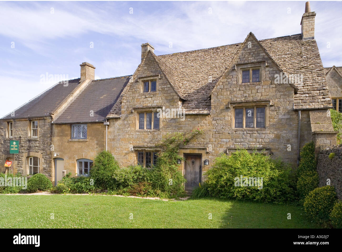 Am frühen Abend im Cotswold Dorf der Guiting macht, Gloucestershire Stockfoto