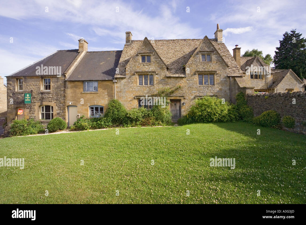 Am frühen Abend im Cotswold Dorf der Guiting macht, Gloucestershire Stockfoto