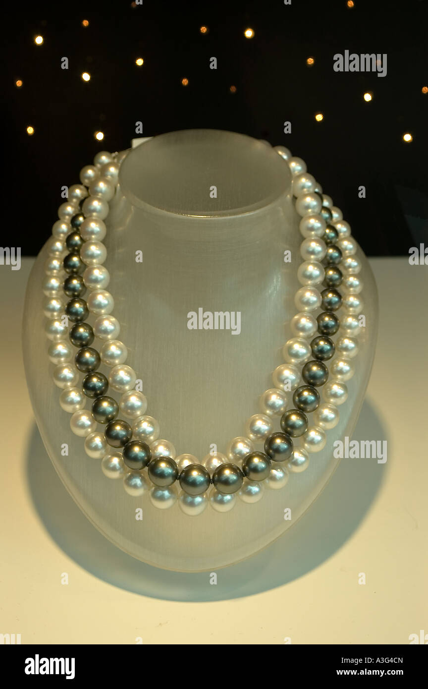 Barcelona Spanien Passeig de Gracia Juwelier (Shop) Juwelier Perlenkette Seil der Perlen Stockfoto