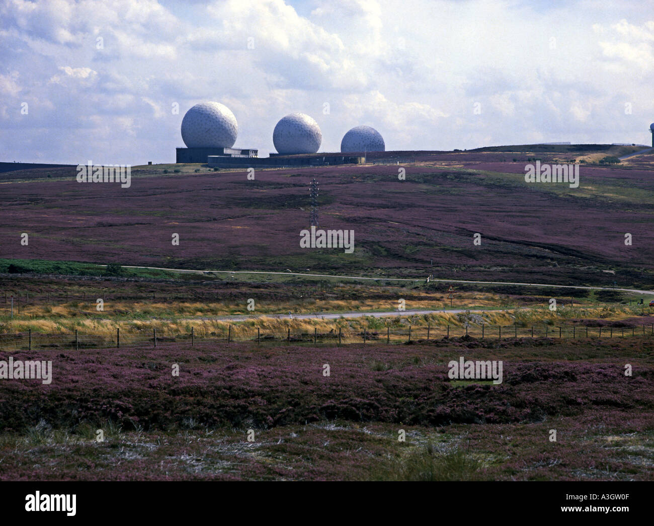 Die ursprüngliche Radar frühe Warnung Golfbälle an RAF Fylingdales auf der North Yorkshire moors England Stockfoto