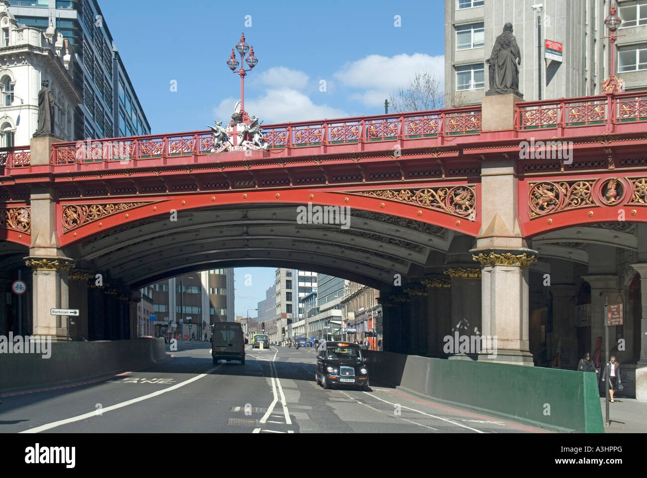 Holborn Viadukt viktorianische Straße Brücke Struktur geöffnet 1869 trägt die A40 Straße über Farringdon Straße & Subterranean River Flotte London England Großbritannien Stockfoto