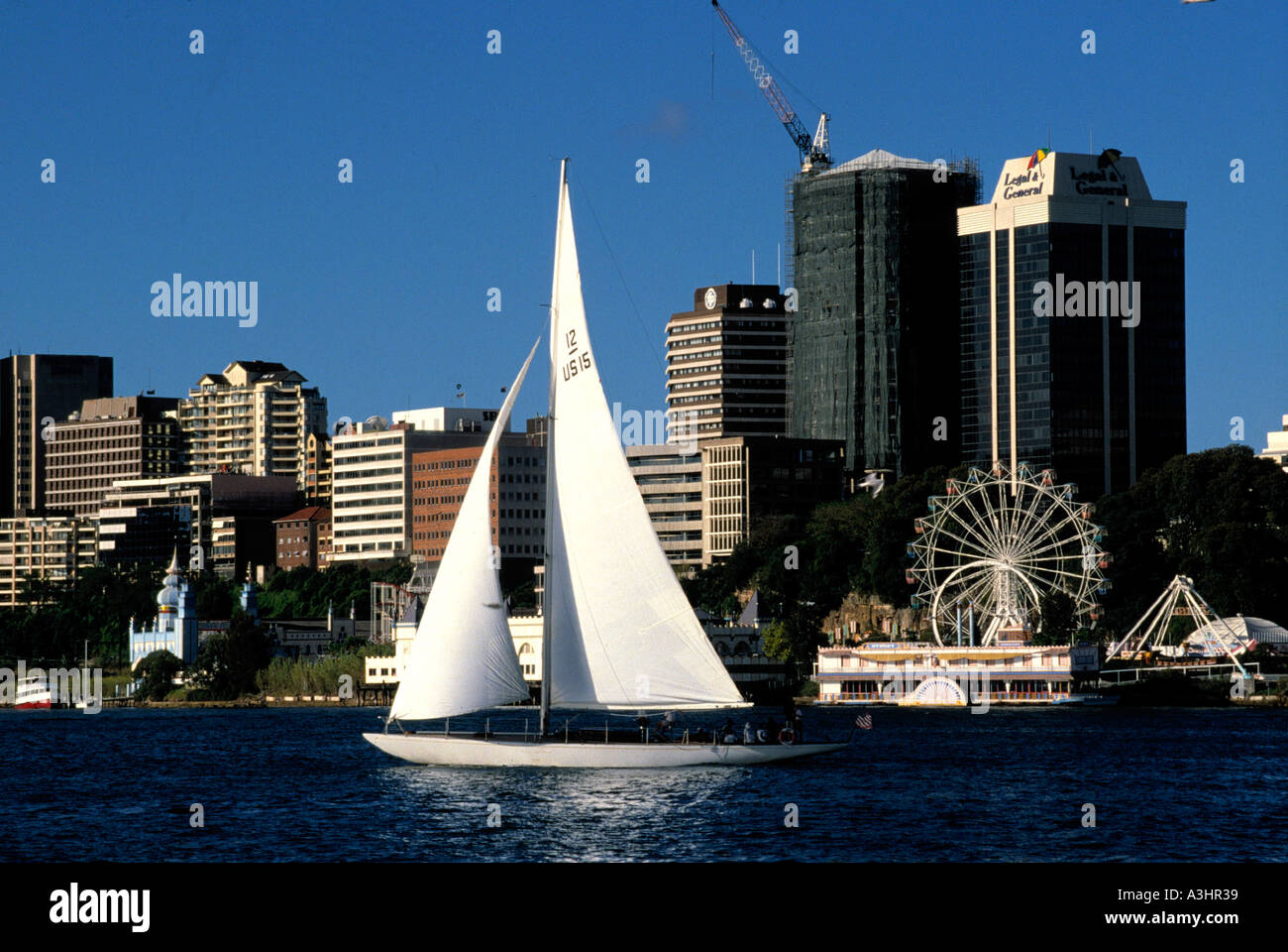 Kajütsegelboot Skyline Stadt Sidney Australien Stockfoto