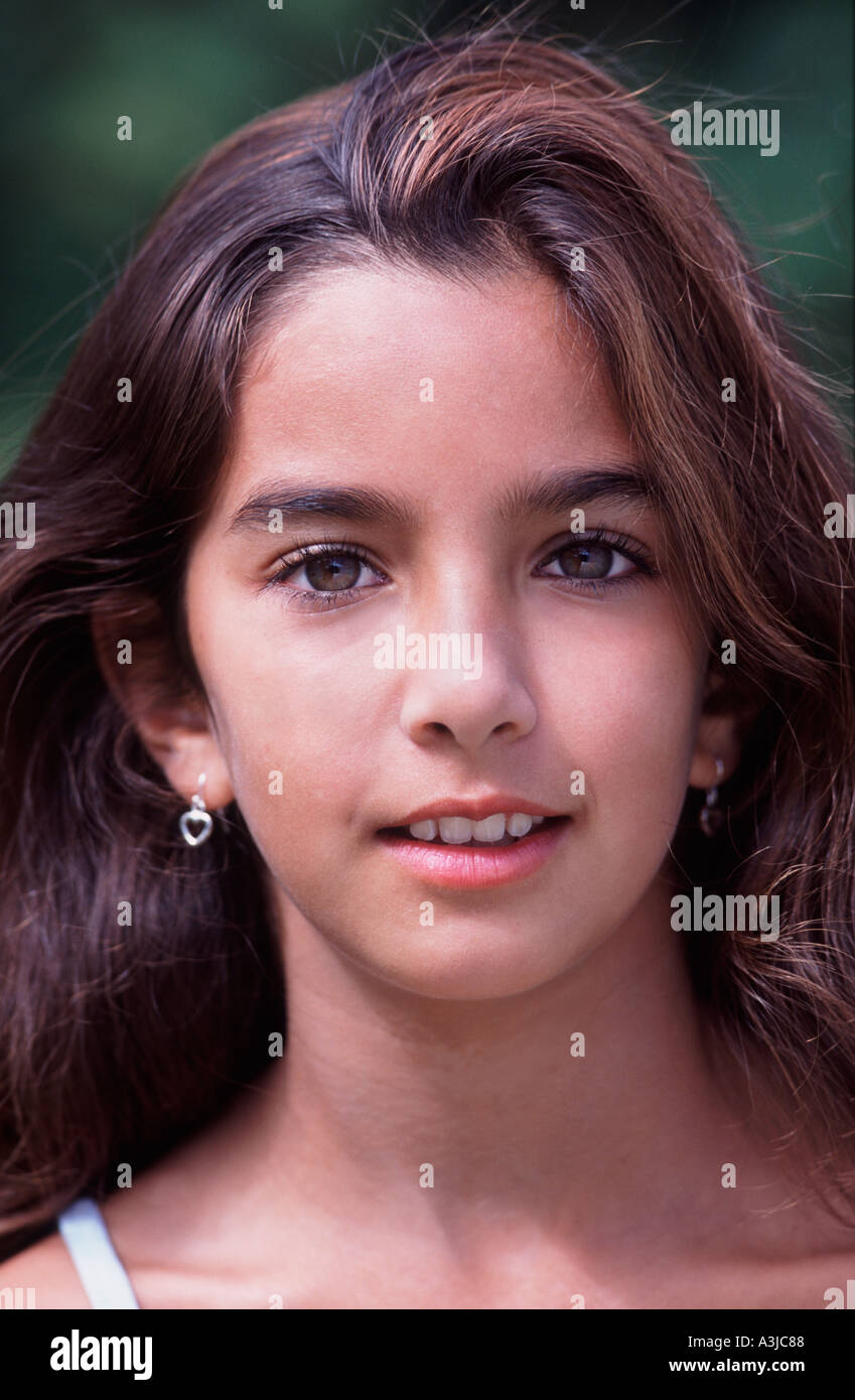 Porträt von Mischlinge Teenager-Mädchen 11-13 Jahre alt Stockfoto