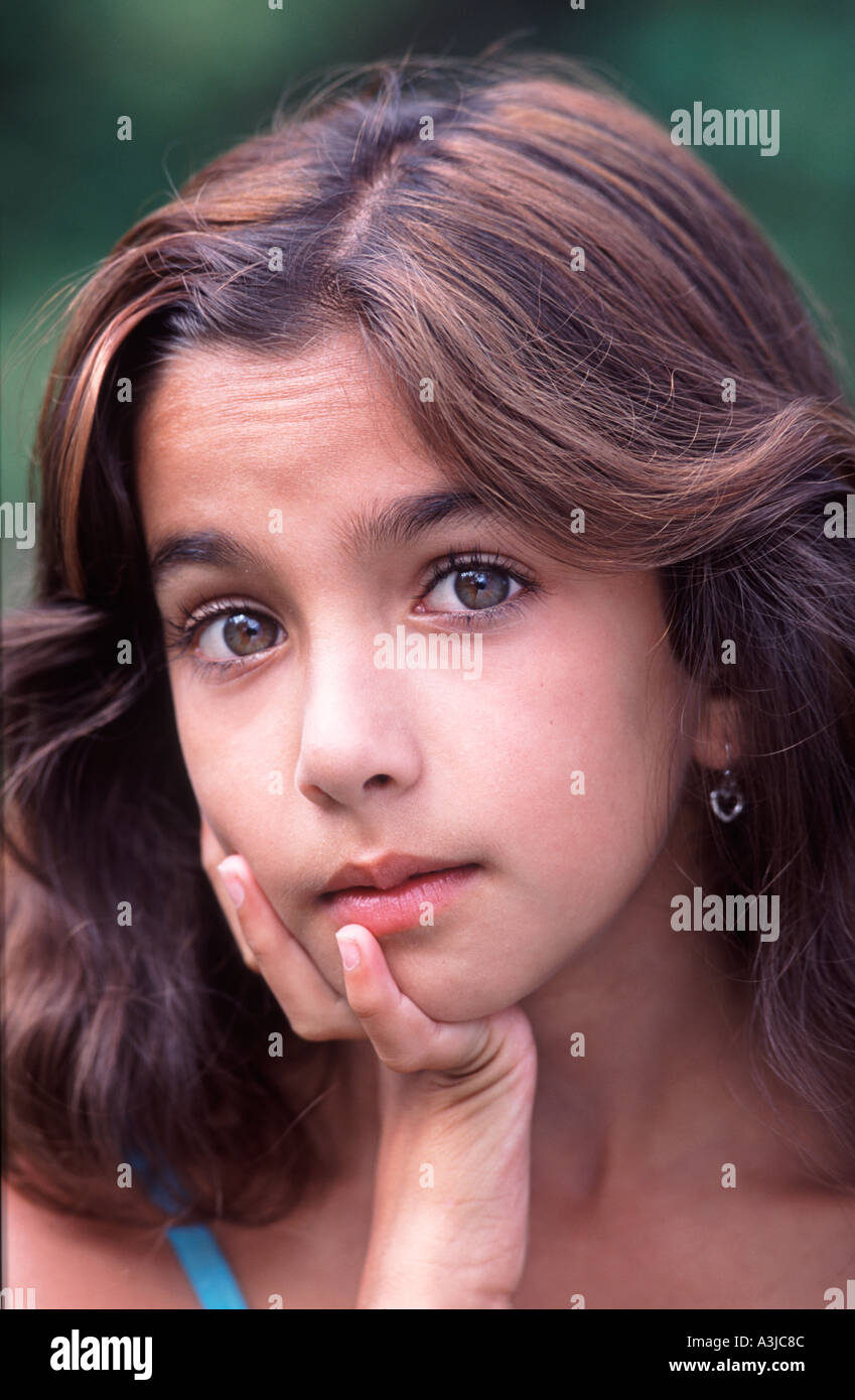 Porträt von Mischlinge Teenager-Mädchen 13 Jahre alt Stockfoto