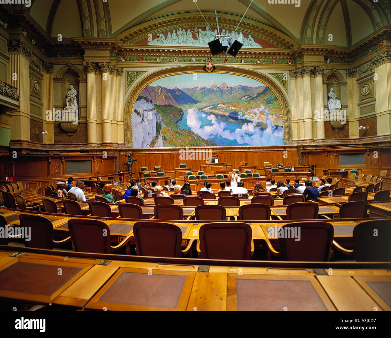 Besucher in Kammer der Nationalrat oder große Kammer Bundeshaus oder House  of Parlament Bern Schweiz Stockfotografie - Alamy