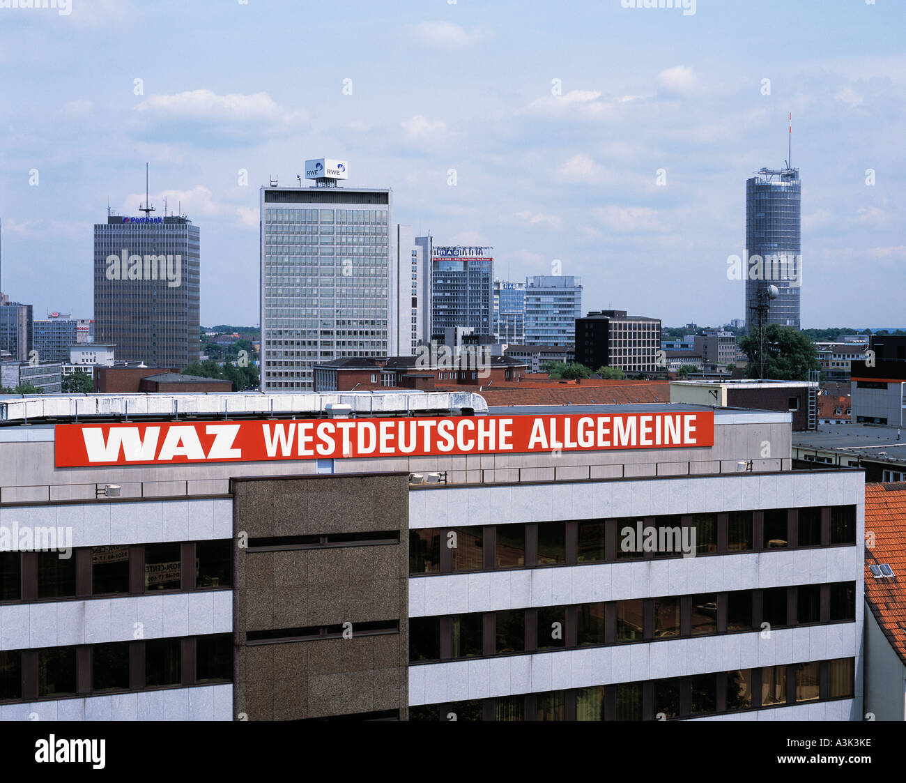 Stadtpanorama Von Essen Mit Waz Nrz Und Verwaltungshochhaeusern Stockfotografie Alamy